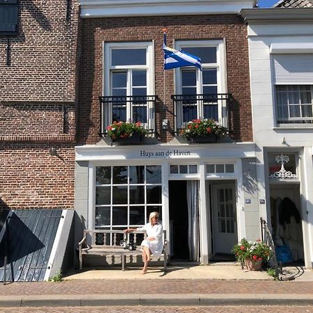 ホテル Huys Aan De Haven ジーリクゼー エクステリア 写真