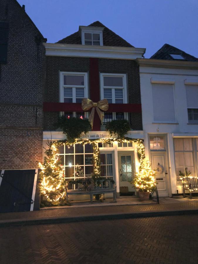 ホテル Huys Aan De Haven ジーリクゼー エクステリア 写真